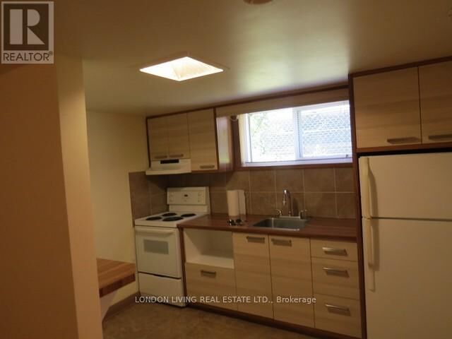 Property Photo:  183 Cambridge Street  ON N6H 1N6 