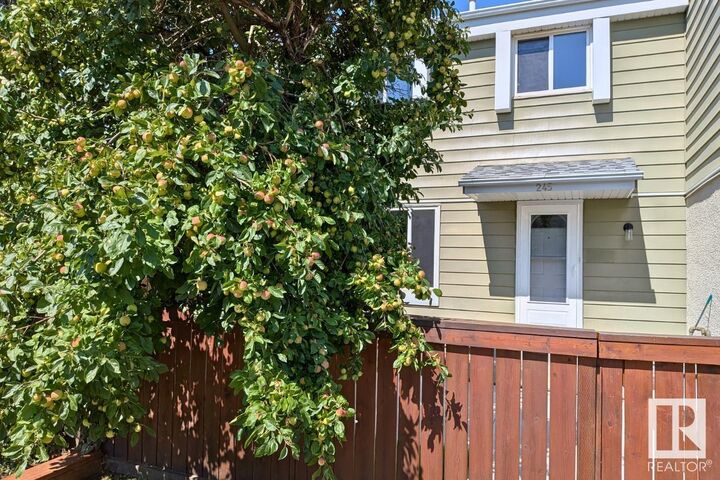 Photo de la propriété: 245 Primrose Gardens NW AB T5T 0R1
