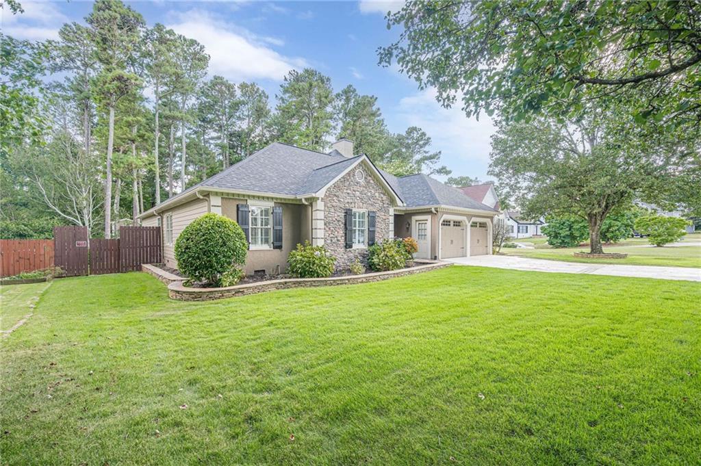 Property Photo: 2104 Etowah Valley Drive GA 30189
