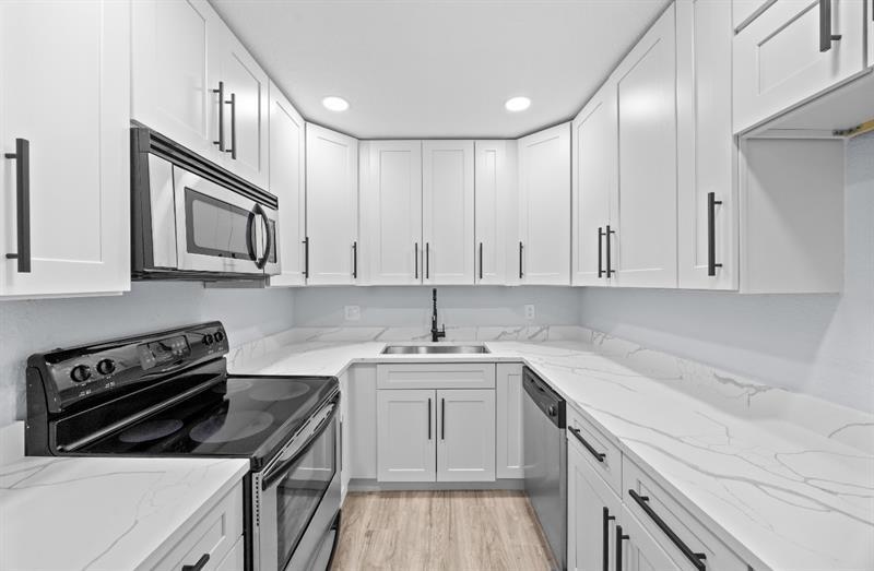 Property Photo: 6061 N Falls Cir Dr 109 FL 33319