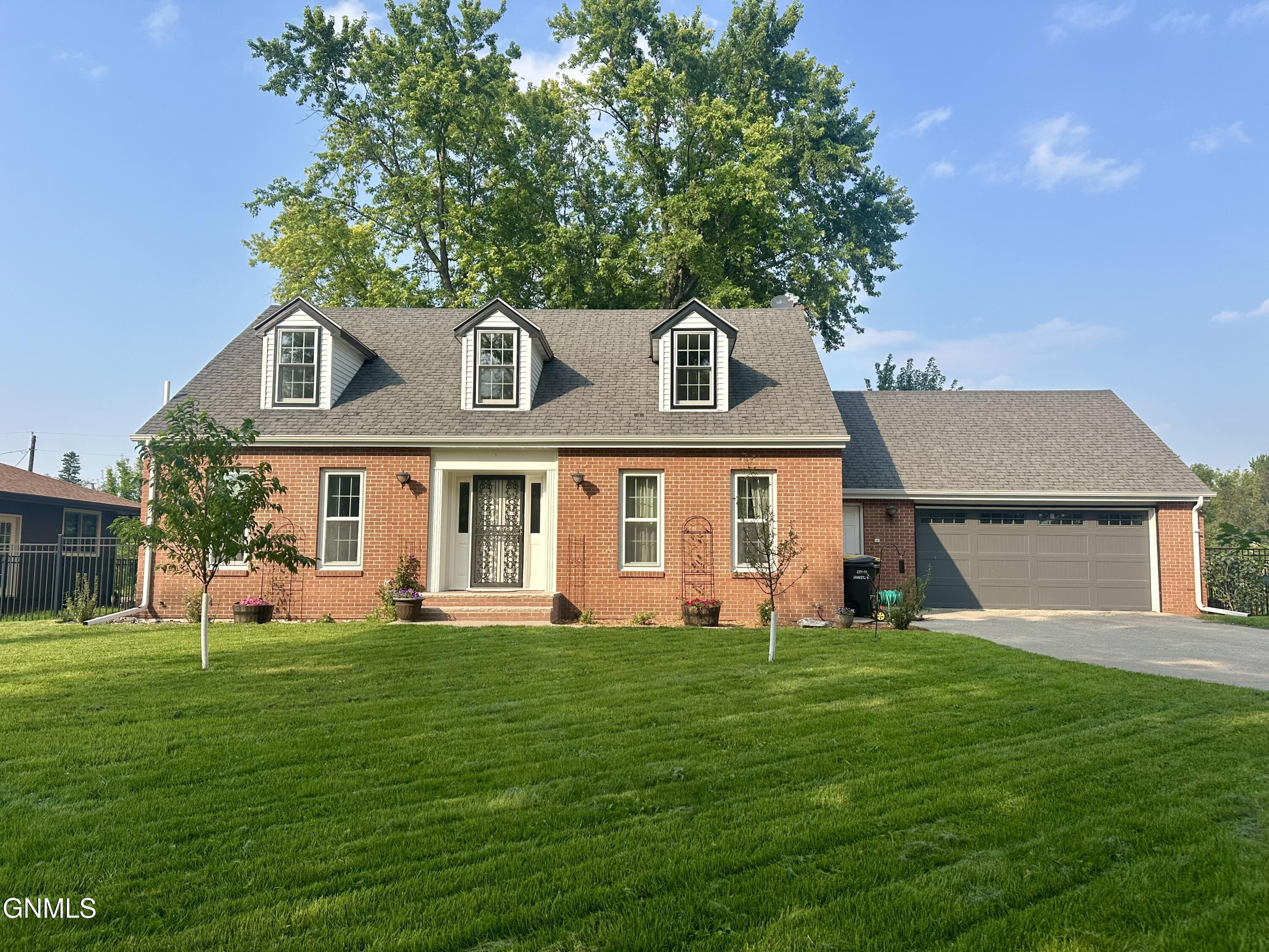 Property Photo:  713 17th Street SE  ND 58401 
