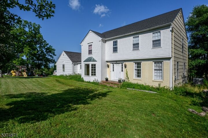 Property Photo:  92 Country Acres Dr  NJ 08827 
