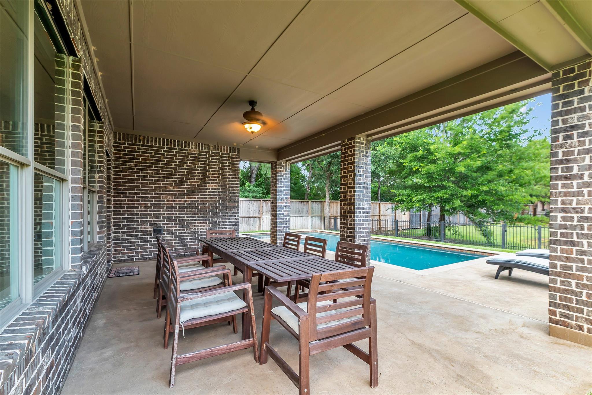 Property Photo: 203 Oarwood Place TX 77389