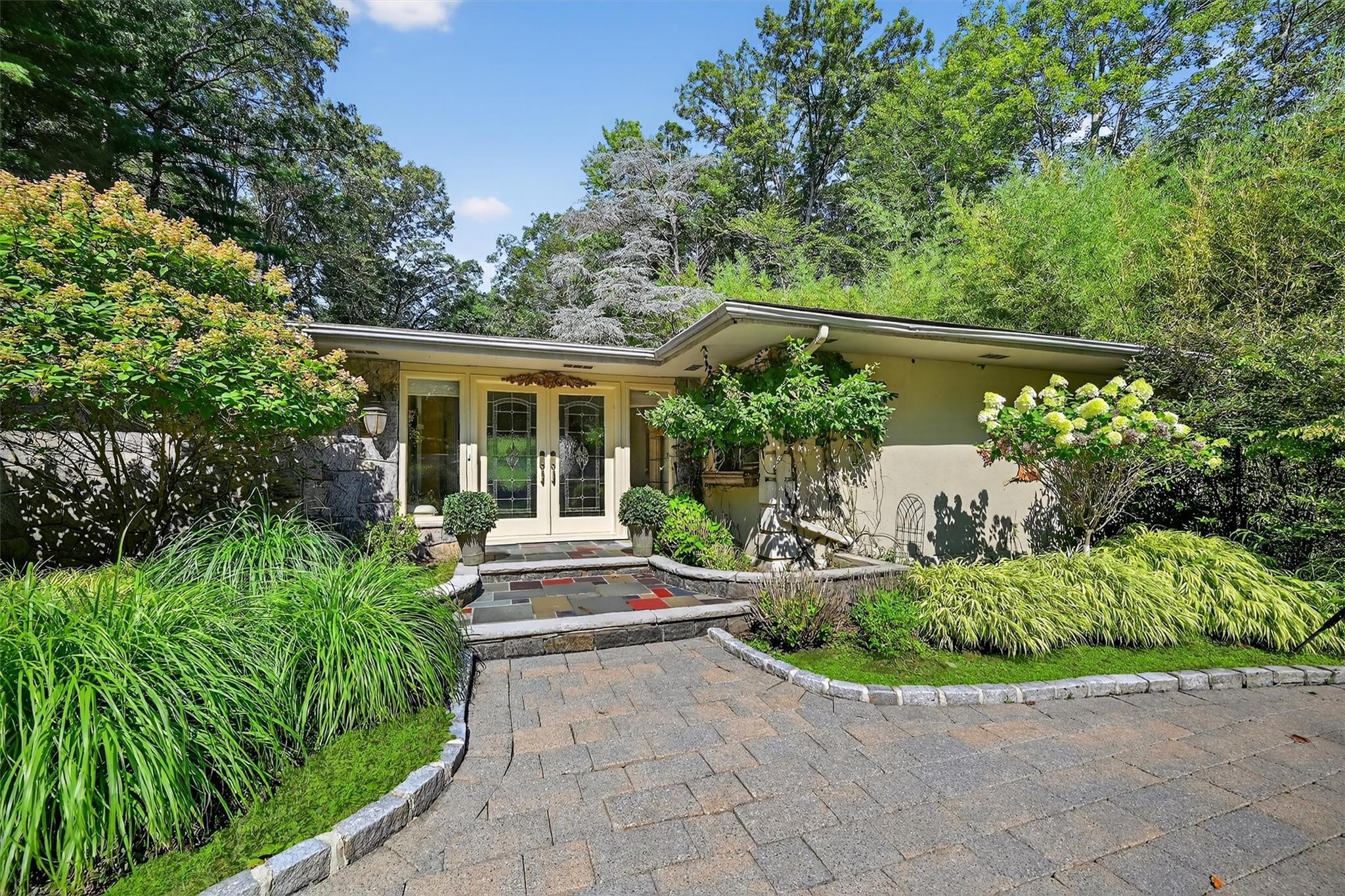 Property Photo:  44 Woodhaven Drive  NY 10956 