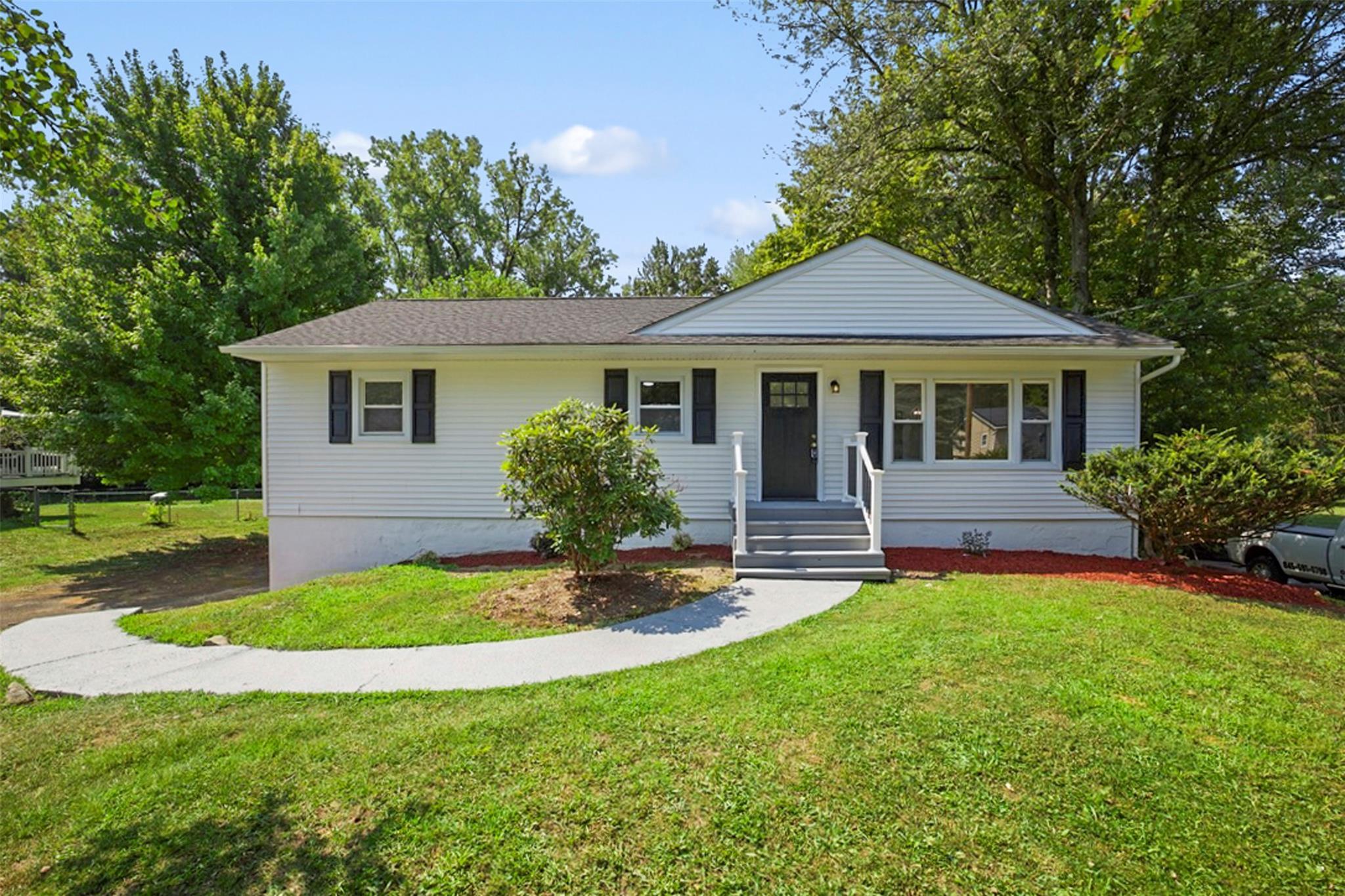87 Coach Lane  Newburgh NY 12550 photo