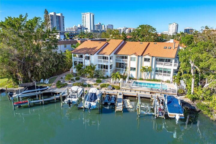 Property Photo:  858 Hudson Avenue 858  FL 34236 
