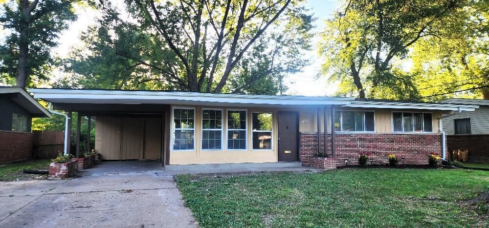 Property Photo: 10532 Murat Drive MO 63136