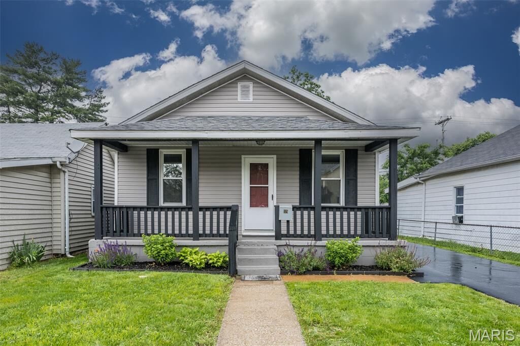 Property Photo:  119 W Penning Avenue  IL 62095 
