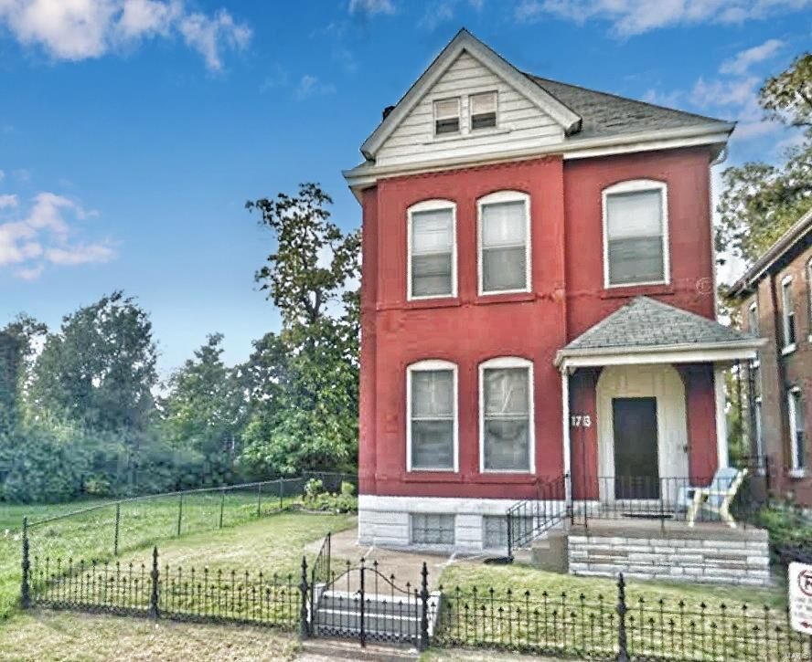 Property Photo:  1713 Cora Avenue  MO 63113 
