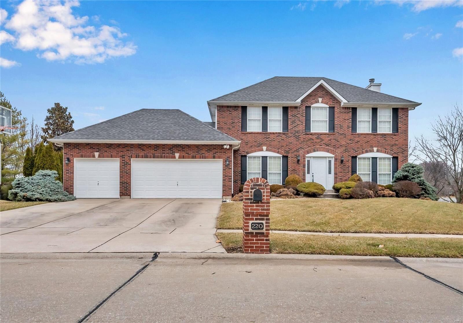Property Photo:  220 E Governor Place  MO 63301 