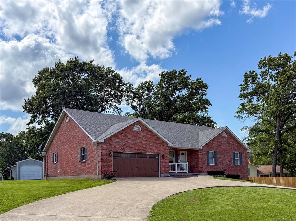 Property Photo: 425 Sycamore Drive MO 63670