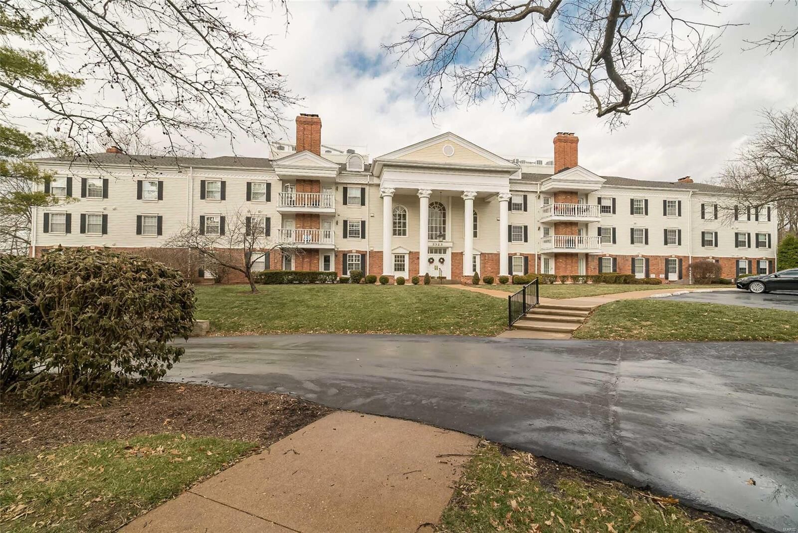 Property Photo:  2323 Manor Grove Drive 15  MO 63017