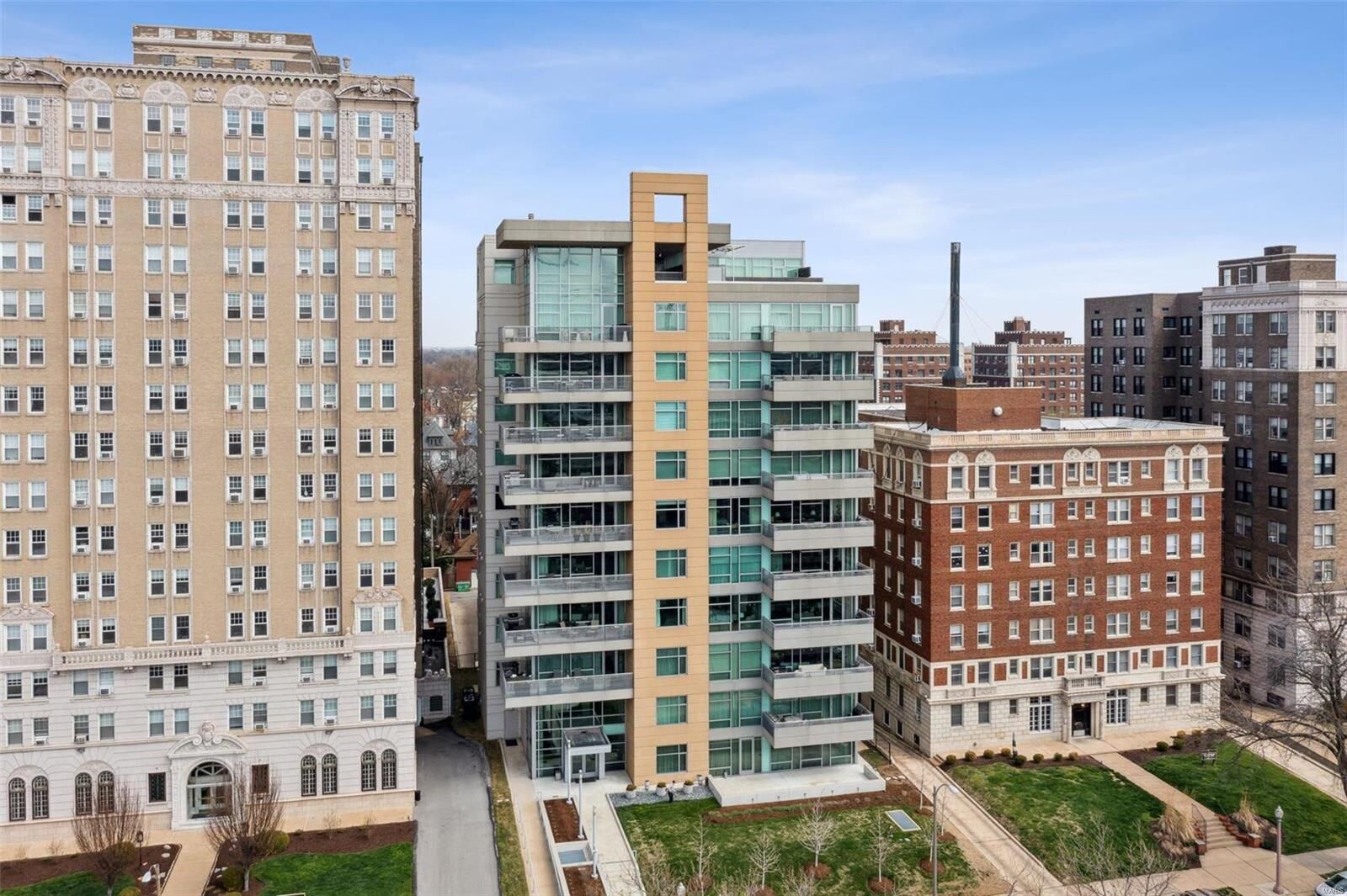Property Photo: 4545 Lindell Boulevard 9 MO 63108