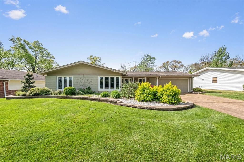 Property Photo:  419 Breezewood Drive  MO 63011 