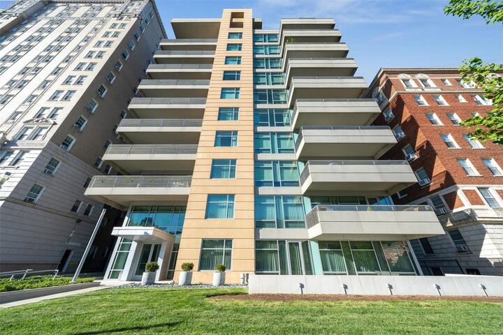 4545 Lindell Boulevard 22  St Louis MO 63108 photo