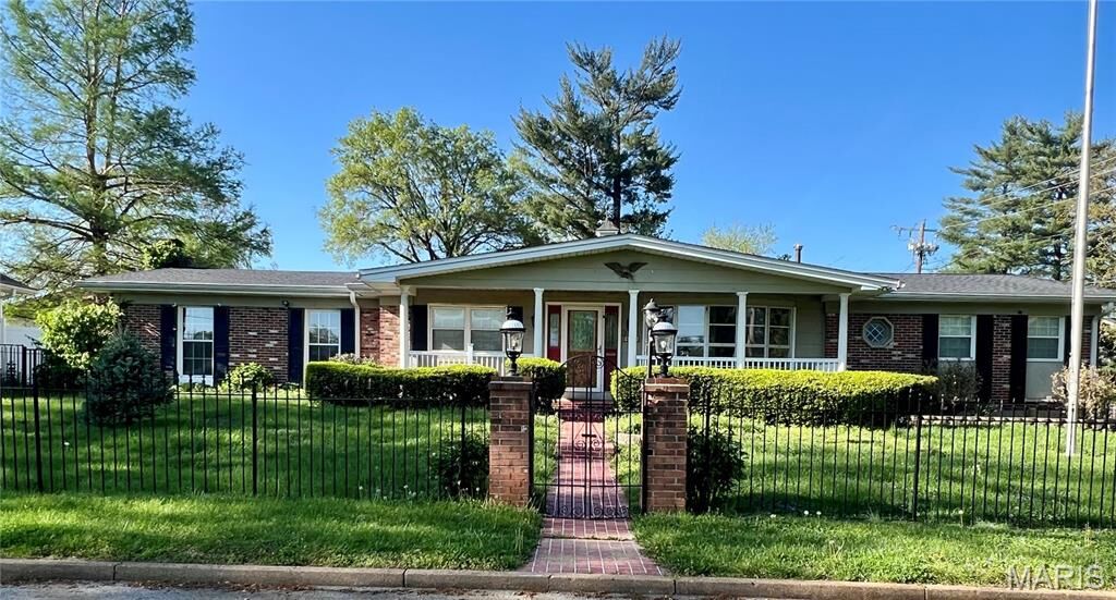 Property Photo: 459 Southside Avenue MO 63119
