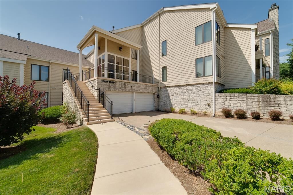 Property Photo:  1632 Lake Knoll Drive 1P  MO 63367 