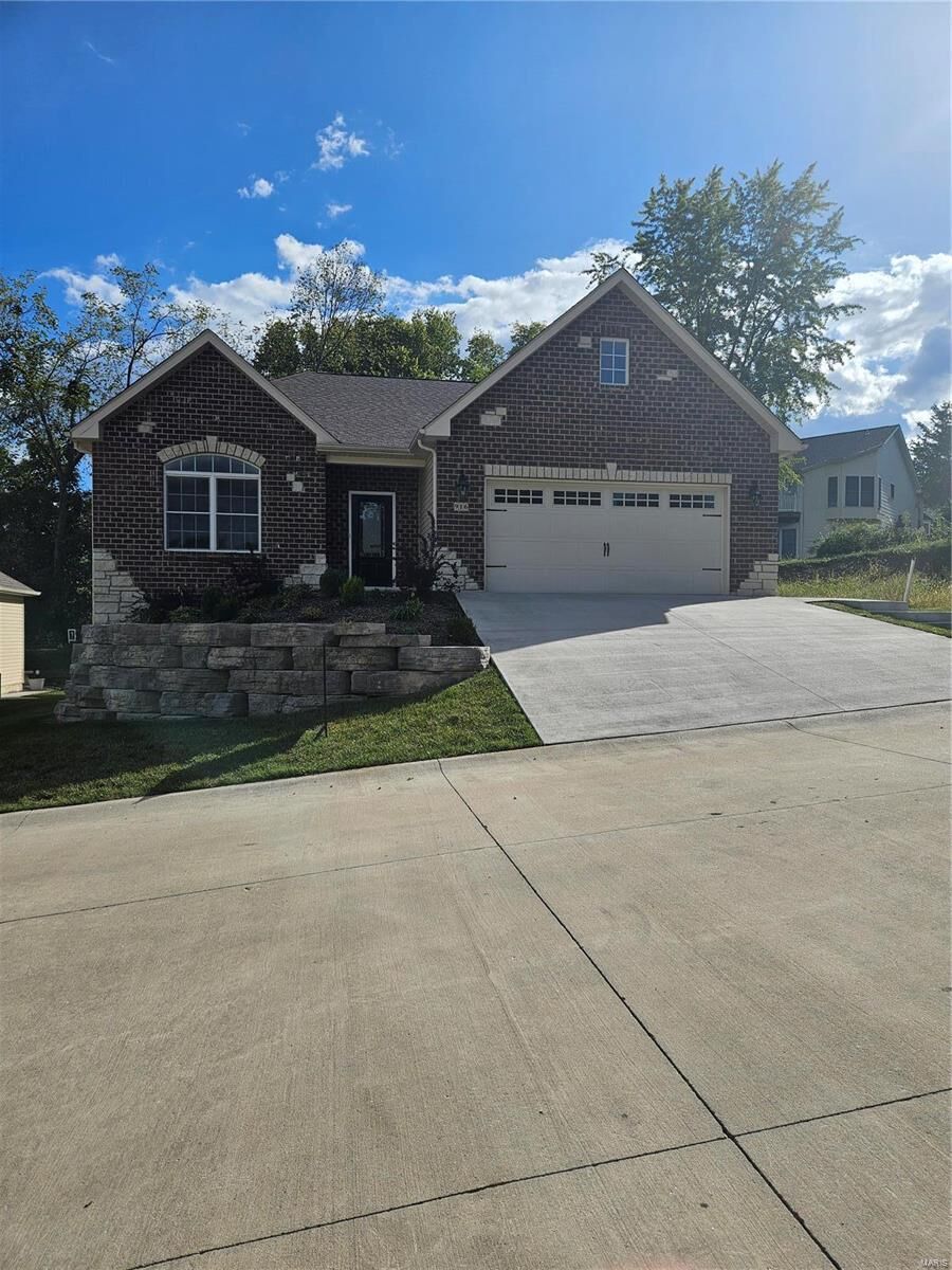 Property Photo: 916 Hanover Way MO 63090