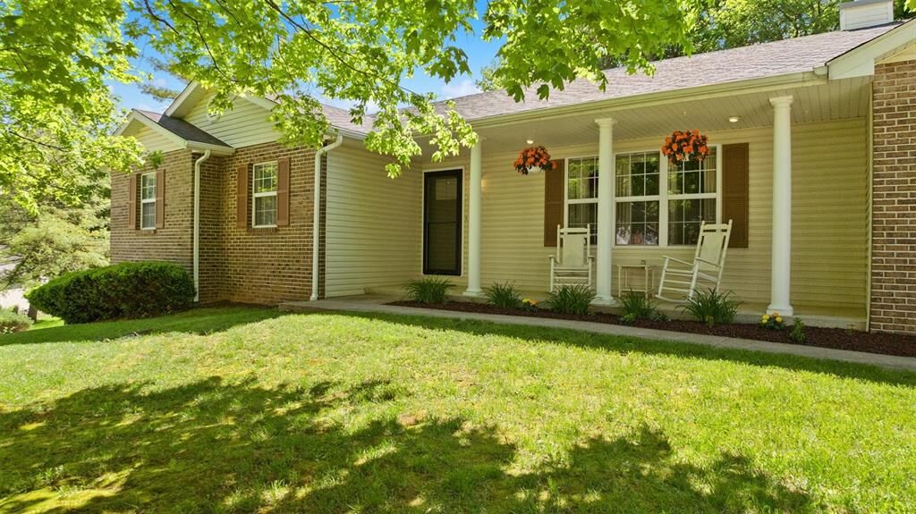 Property Photo: 918 Southwind Court IL 62234