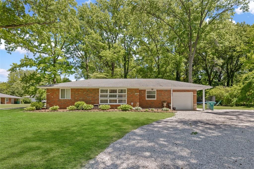 Property Photo:  9 Roger Drive  IL 62254 