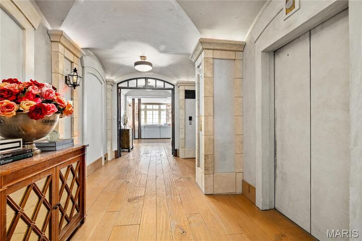 Property Photo:  150 Carondelet 2901  MO 63105 