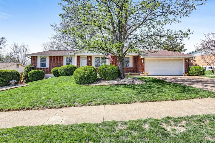 6415 Bluff Farm Drive  St Louis MO 63129 photo