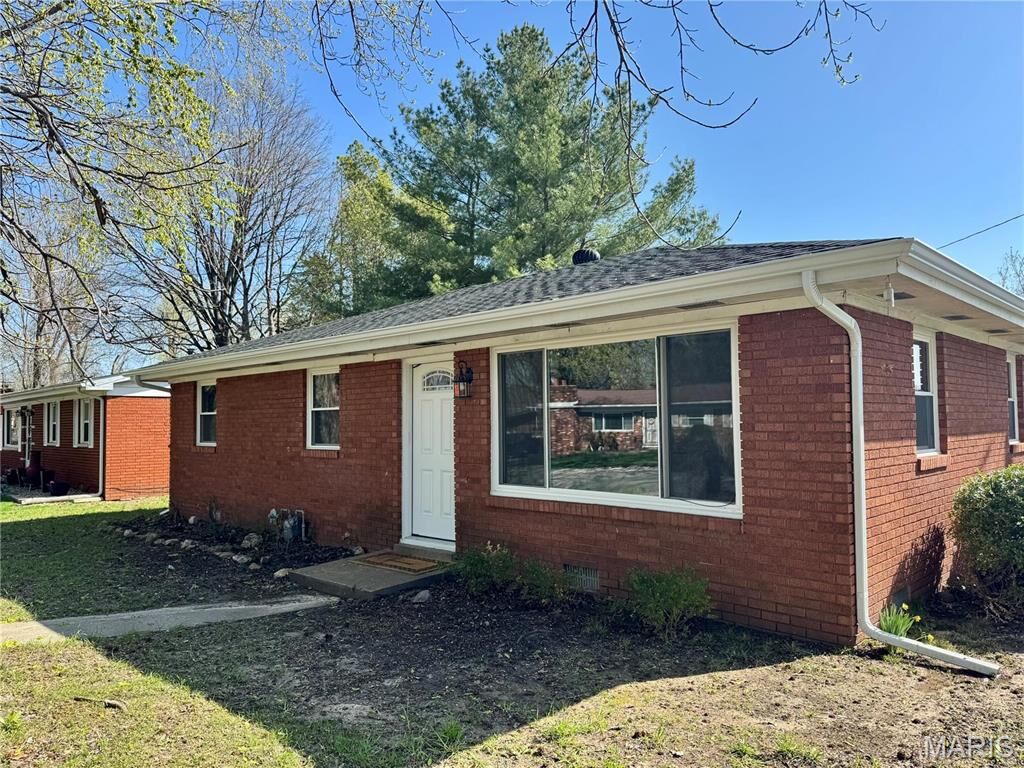 Property Photo: 2 Toni Court IL 62234