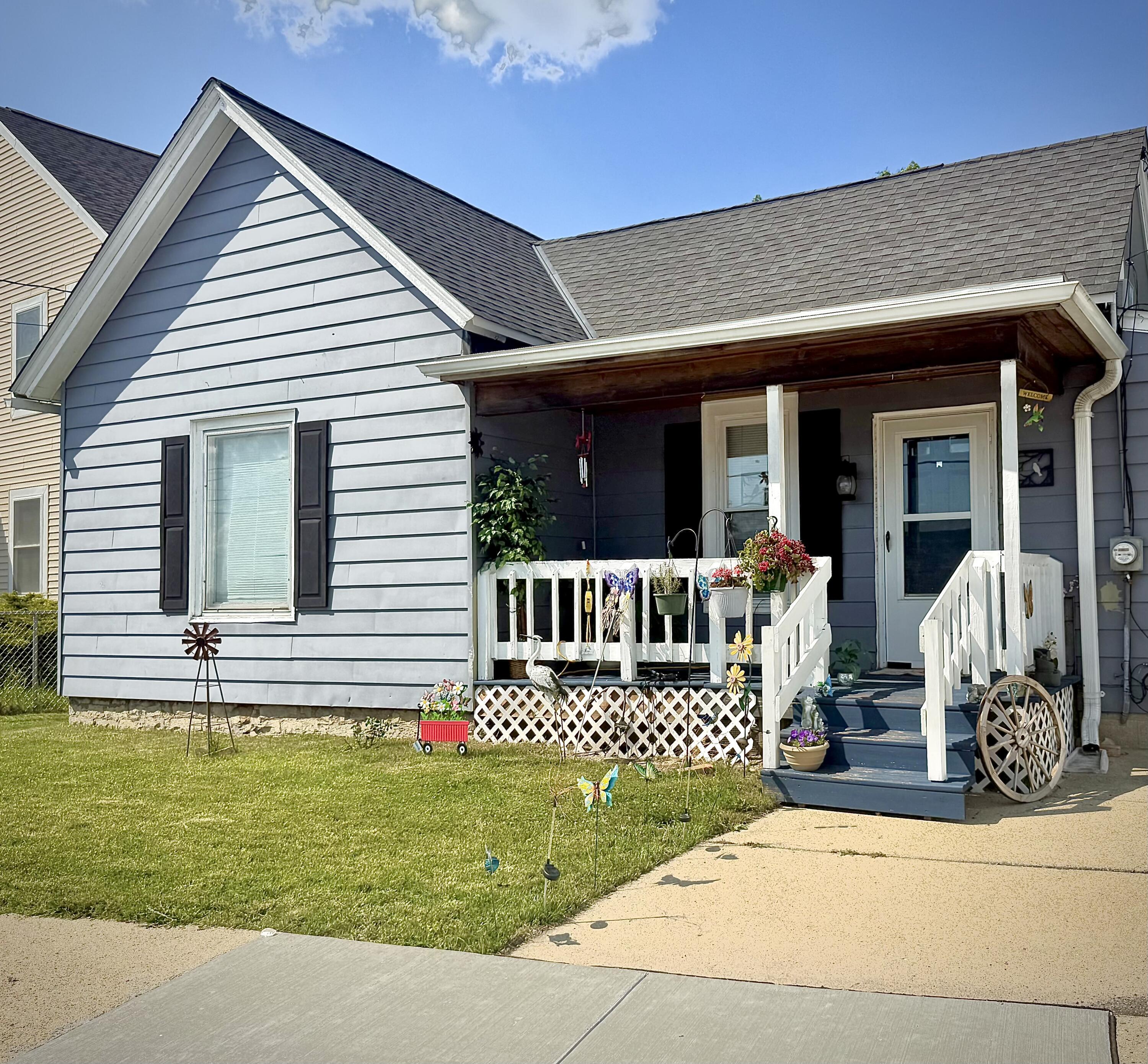 Property Photo:  834 Niagara St  WI 53186 