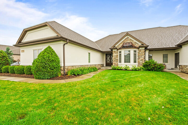 Property Photo: N35w23690 Auburn Ct 13-1 WI 53072