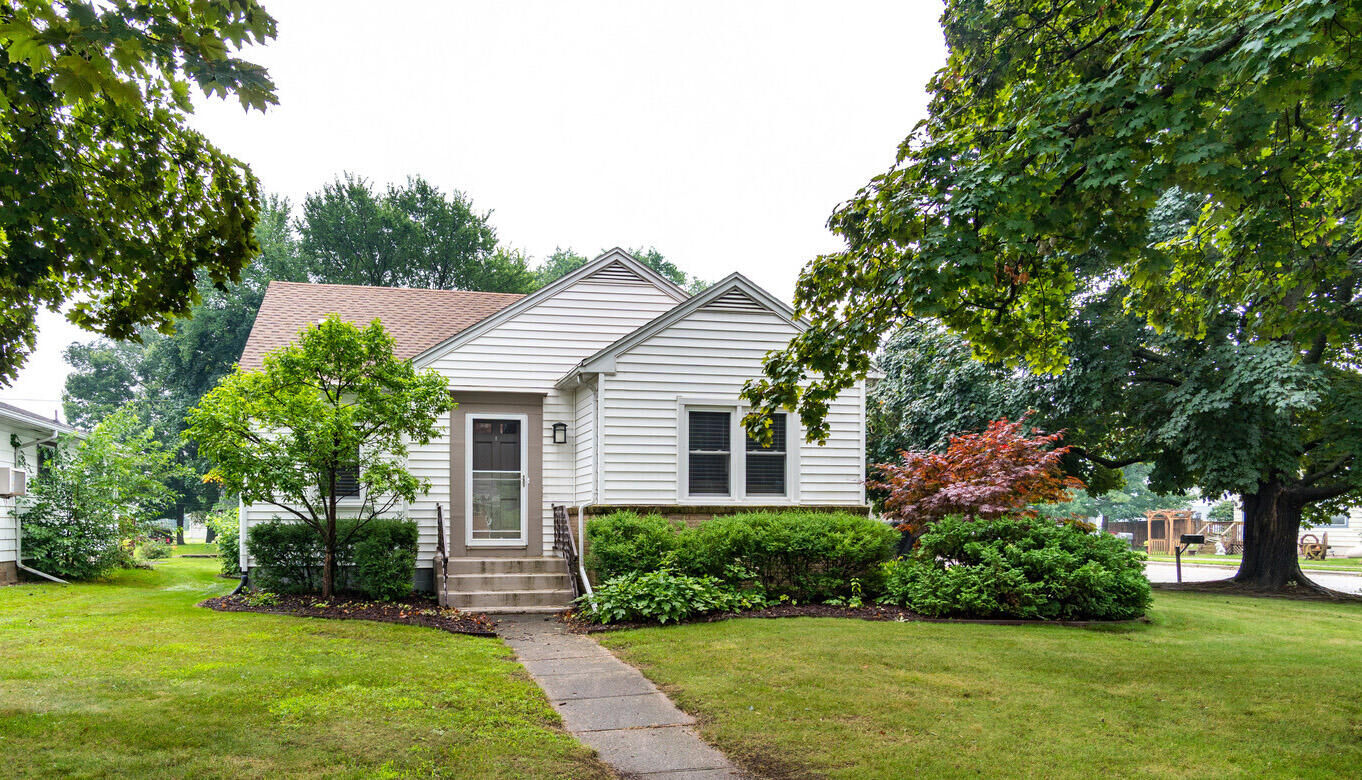 Property Photo: 302 Walnut St MN 55947