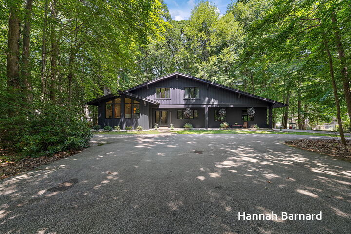 Property Photo: 1526 Middlebrook Drive MI 49441