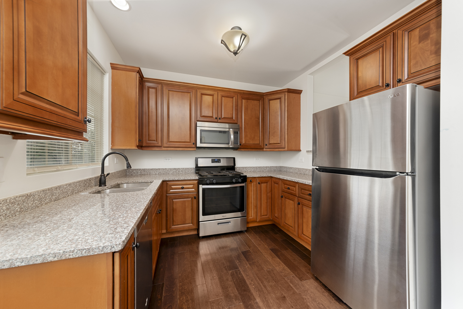 Property Photo:  1532 Lakeridge Court  IL 60060 