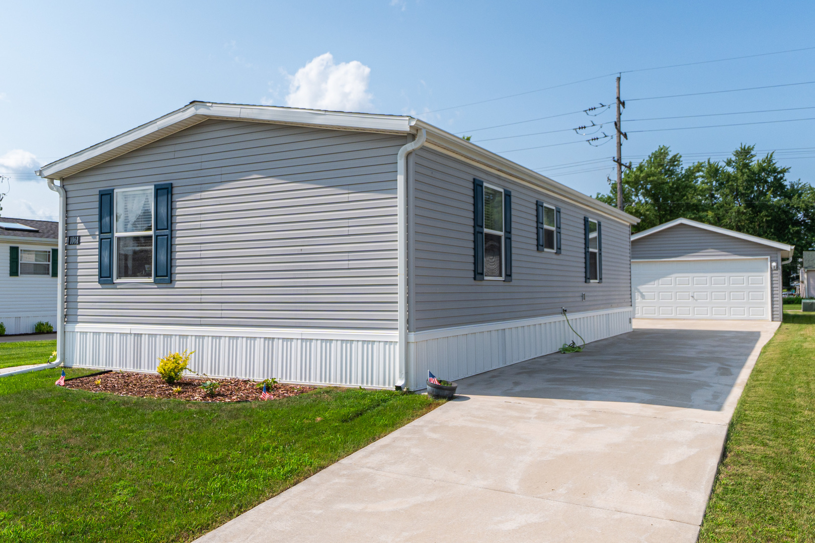 Property Photo: 1061 Daleann Avenue IL 60115