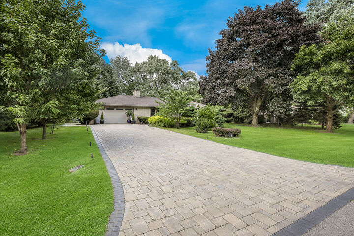 372 Longacres Lane  Palatine IL 60067 photo