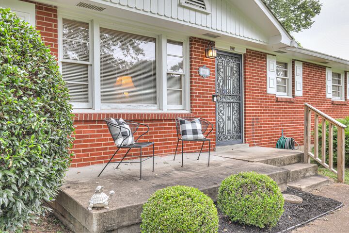 Property Photo:  1725 Welcome Ln  TN 37216 