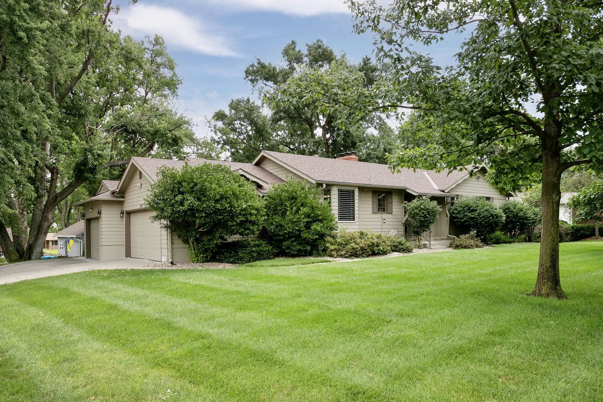 Property Photo:  1705 S 116th Street  NE 68144 