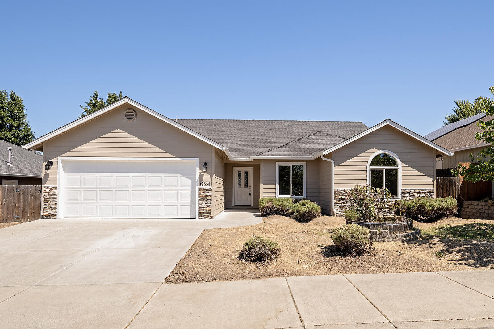 Property Photo:  624 Sheffield Drive  OR 97524 