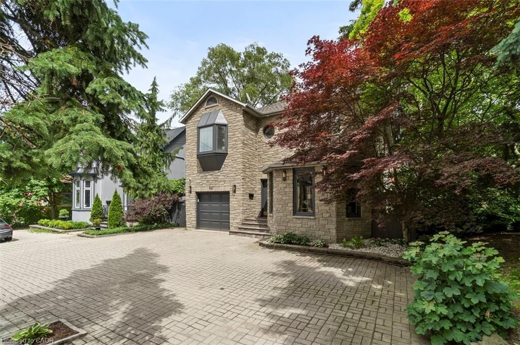 Photo de la propriété: 381 Queen Street S ON L8P 3T8