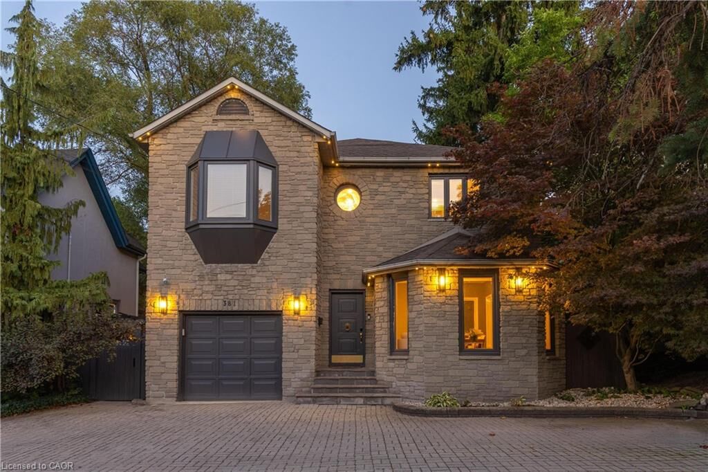 Photo de la propriété: 381 Queen Street S ON L8P 3T8