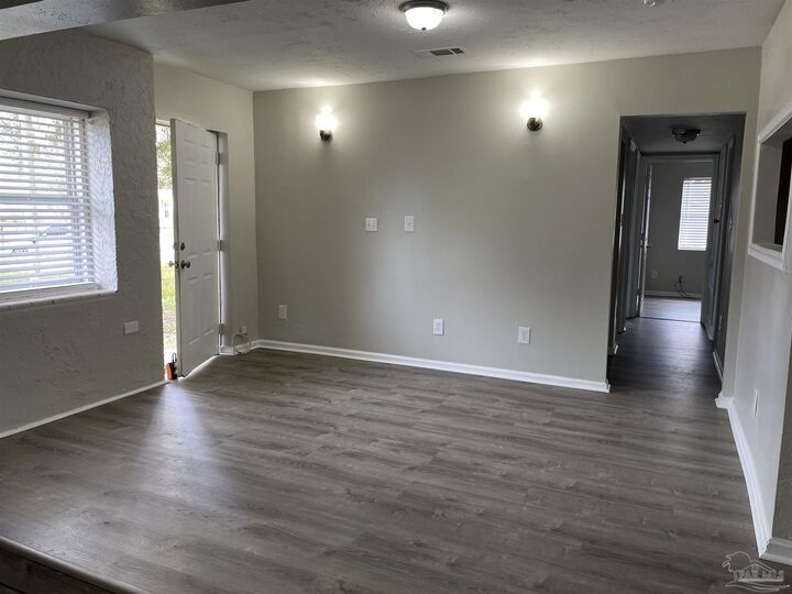 Property Photo: 13 Pen Haven Dr FL 32506