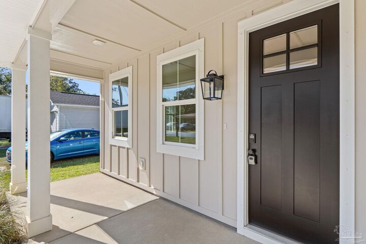 Property Photo:  2419 N L St  FL 32501 