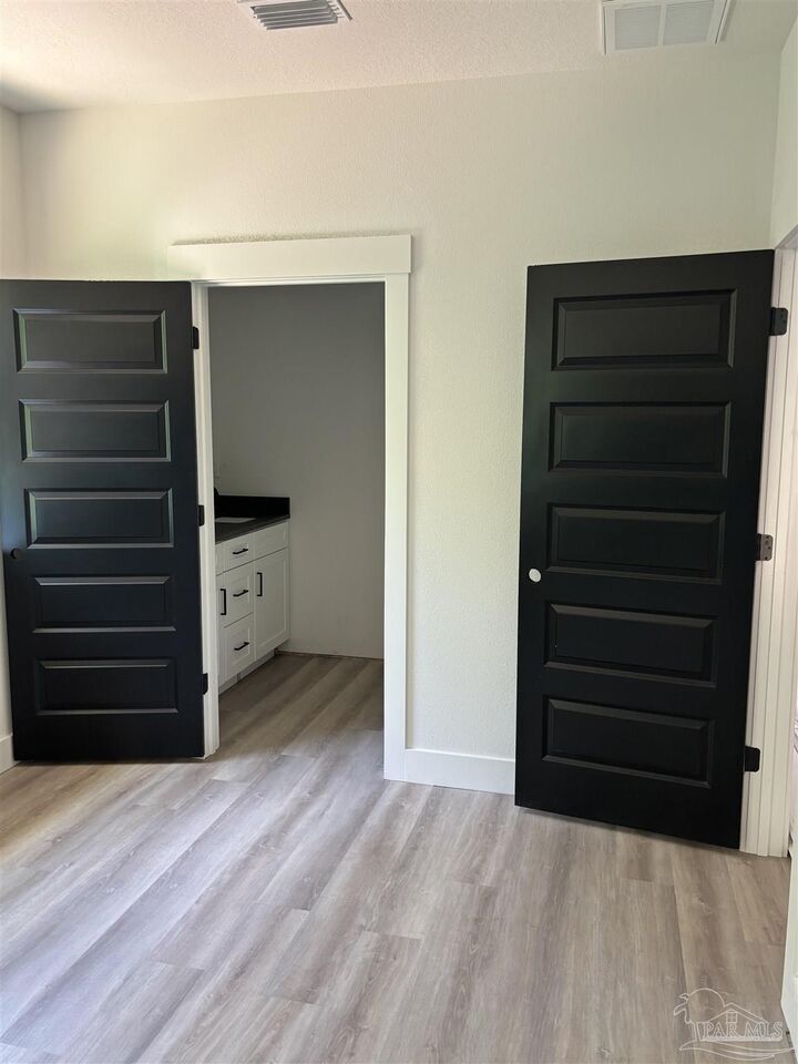 Property Photo: 2419 N L St FL 32501