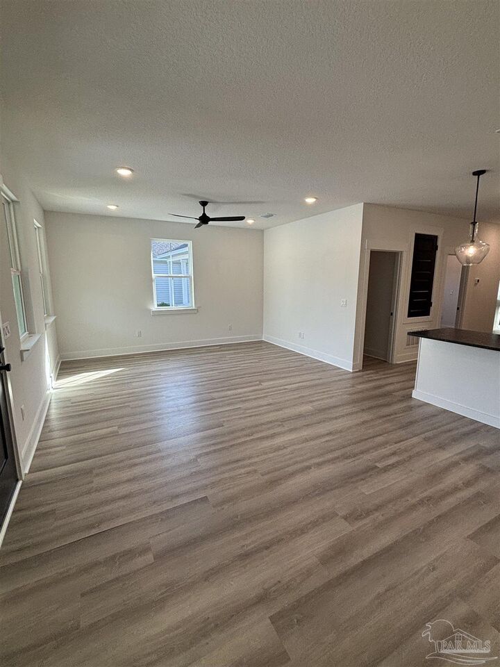 Property Photo:  2419 N L St  FL 32501
