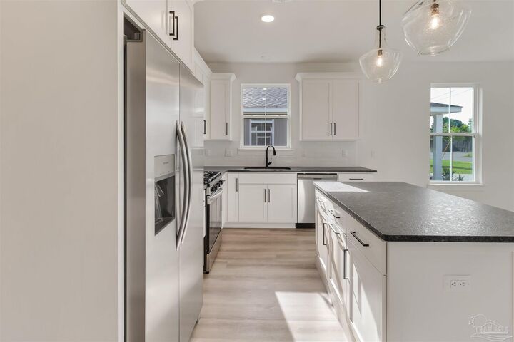 Property Photo: 2419 N L St FL 32501