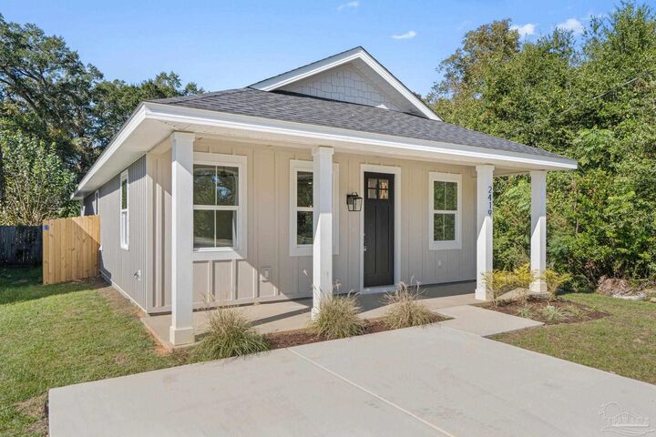 Property Photo: 2419 N L St FL 32501