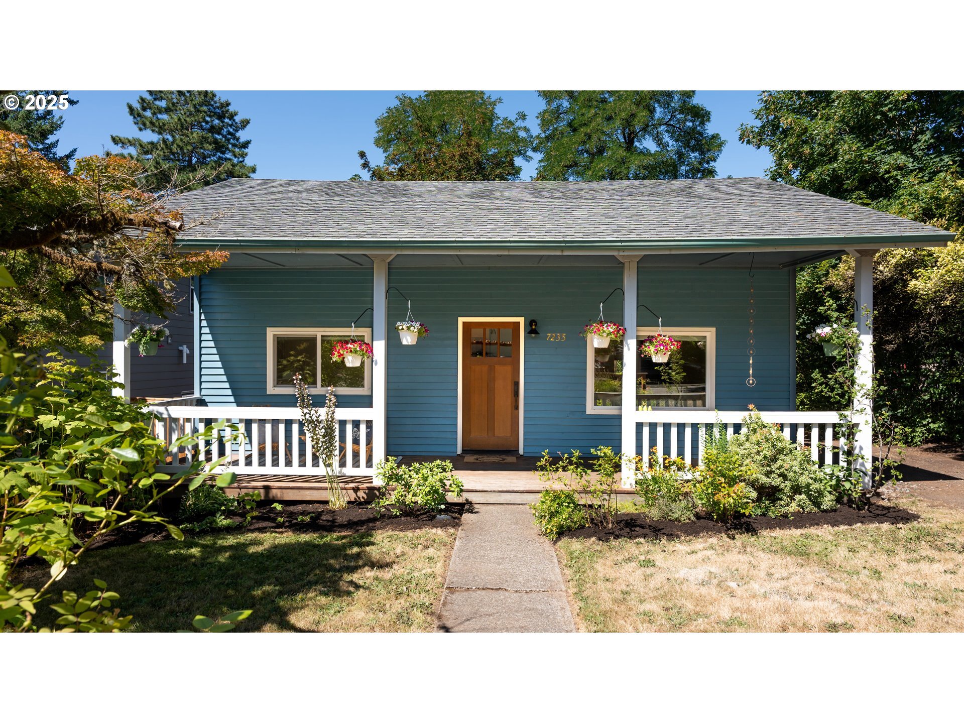 Property Photo:  7235 SW 54th Ave  OR 97219 