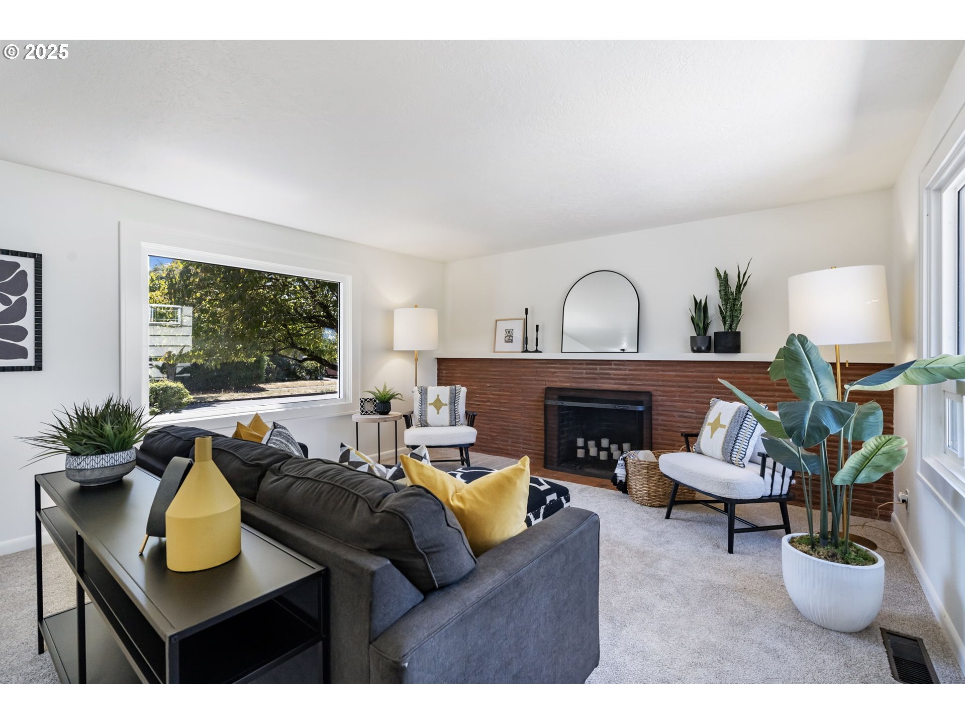 Property Photo: 5317 SE Steele St OR 97206
