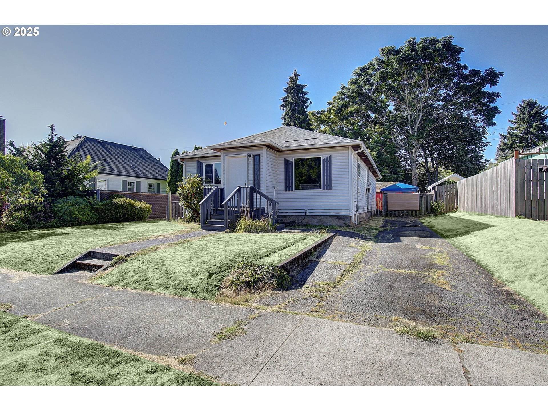 Property Photo: 705 W 29th St WA 98660