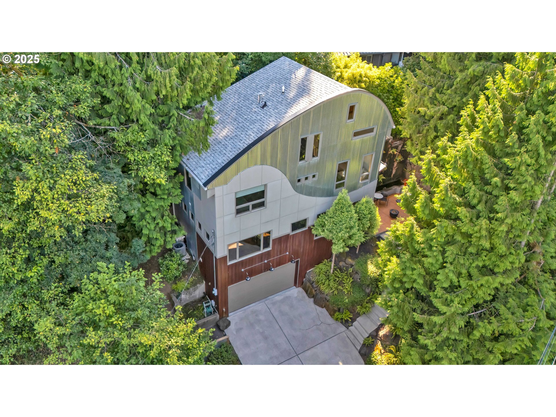 Property Photo: 315 SW 48th Dr OR 97221
