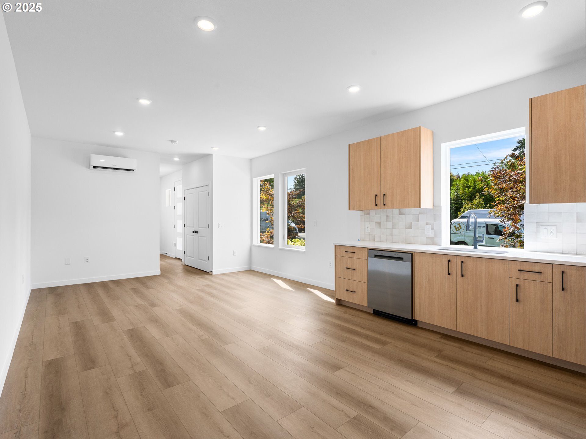 Property Photo: 3863 N Willis Blvd 1 OR 97217